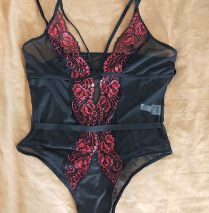 Noire body zwart-rood met kant